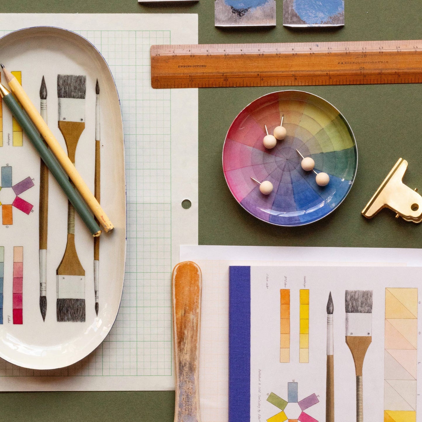 Roomytown Oval Enamel Tray, The Art of Colouring