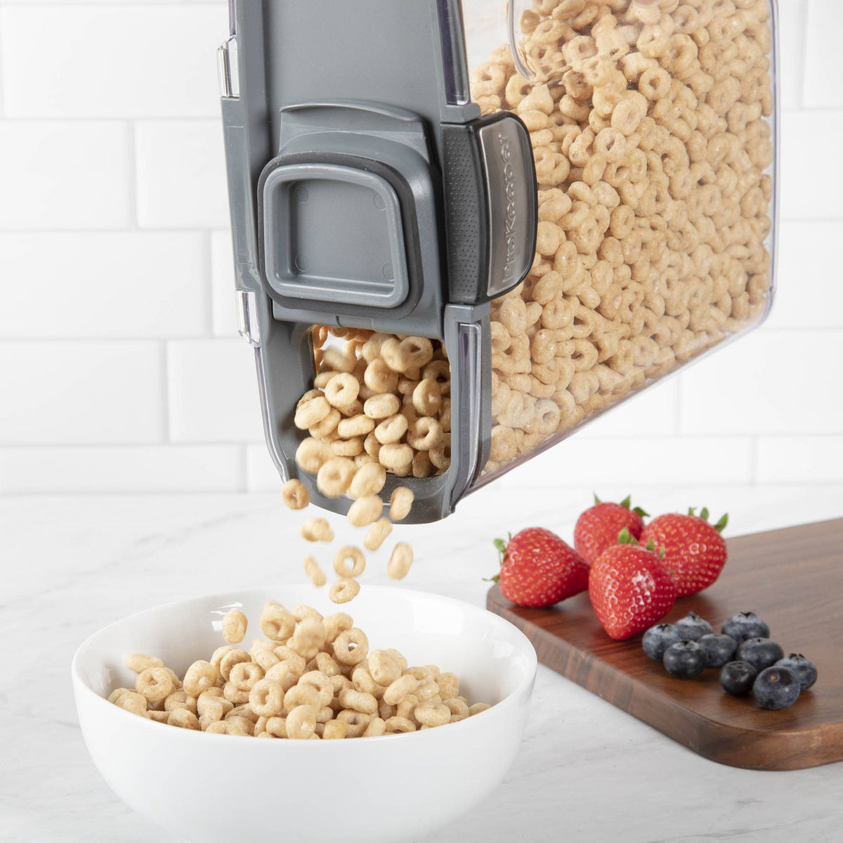 Progressive Cereal ProKeeper+, 4.2-Qt, Flip-and-Pour Spout