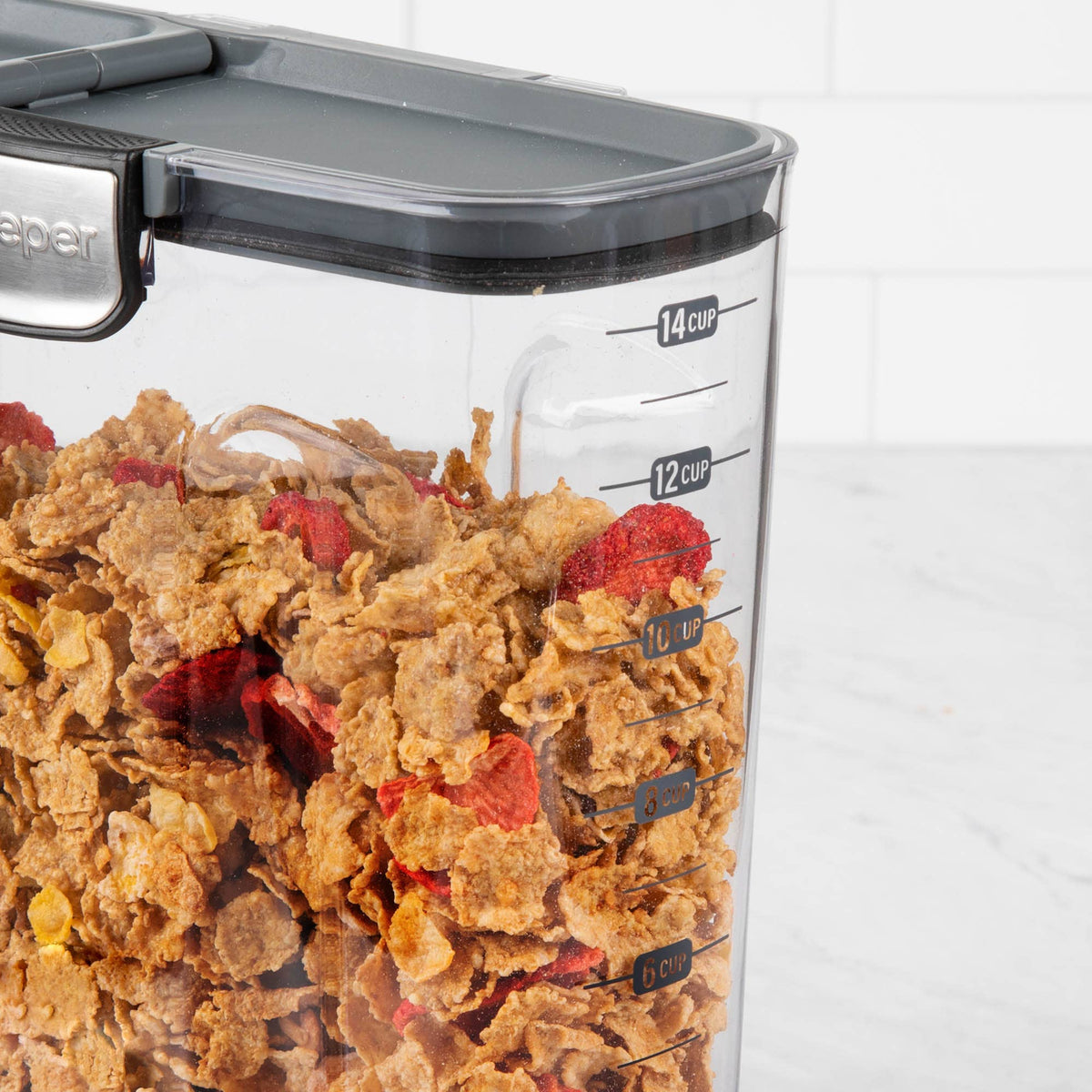 Progressive Cereal ProKeeper+, 4.2-Qt, Flip-and-Pour Spout