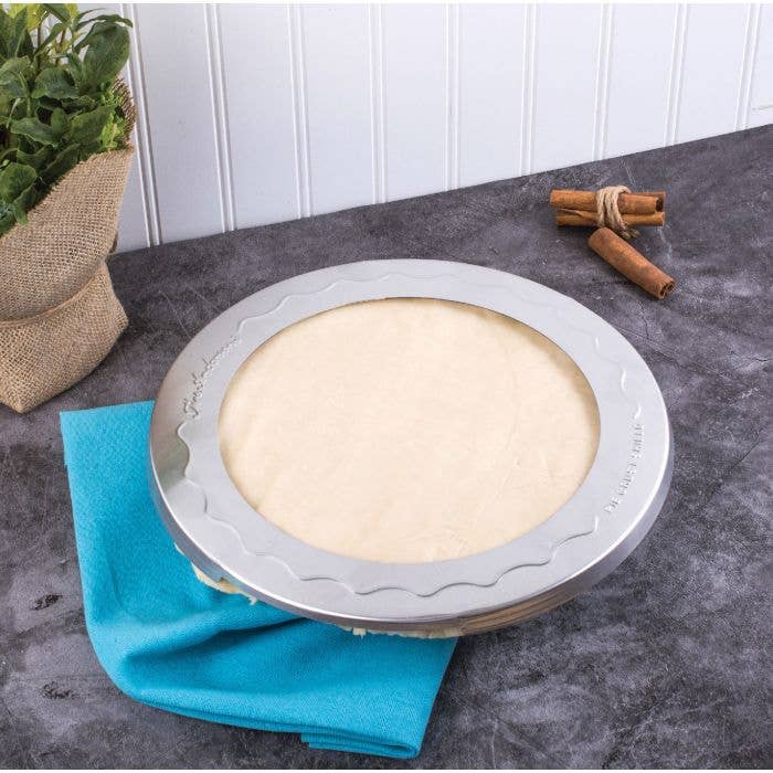 HIC - Harold Import Co. - 9.5" Ceramic Pie Plate with Scalloped Rim