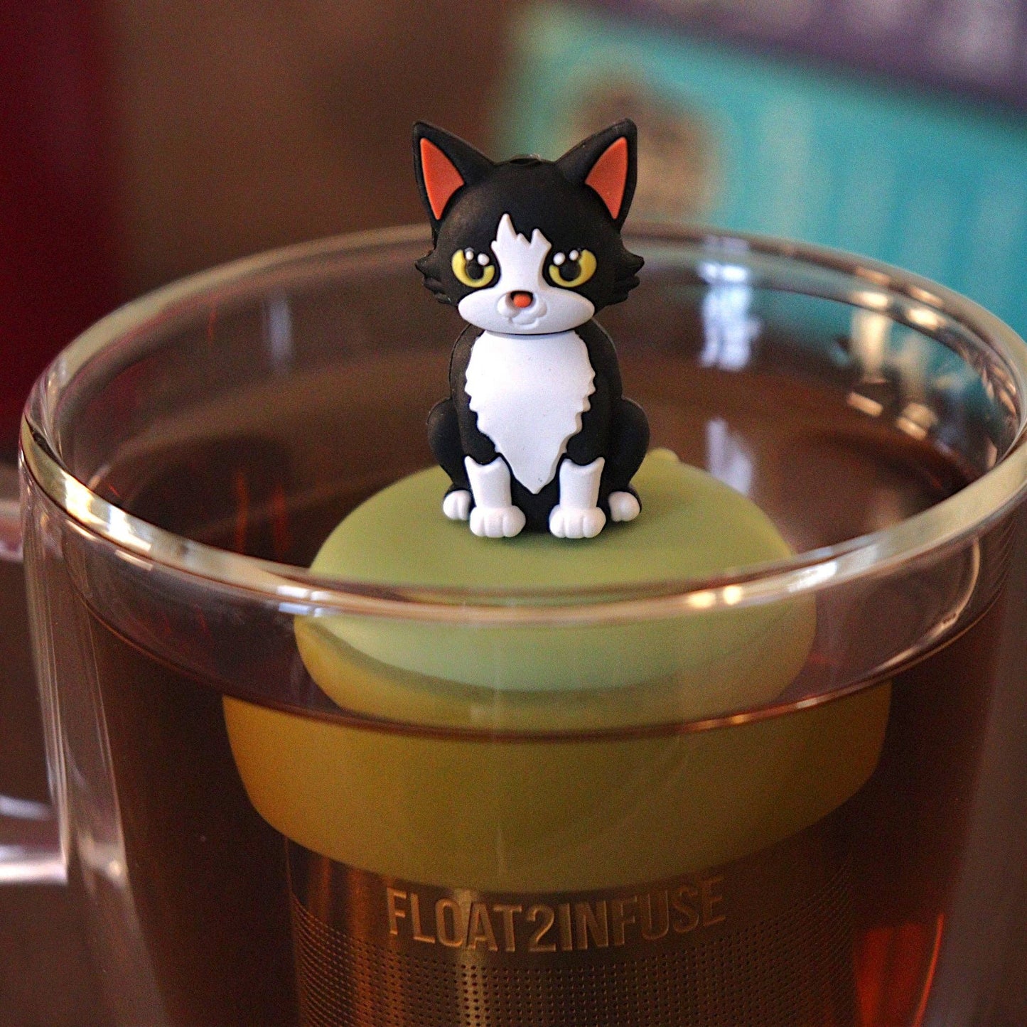 Float2infuse Tea Infuser - Black & White Cat | Floating Tea Infuser | Green Base